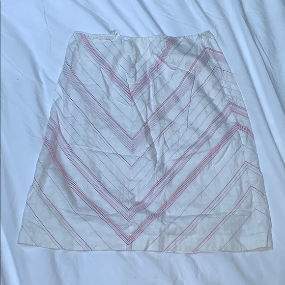 White and red skirt - Picture 1 of 2